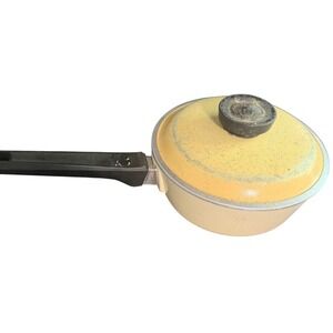 Vintage Club Aluminum‎ 1.5 Qt Saucepan Pot Lid Harvest Gold Yellow Cream 6.5"